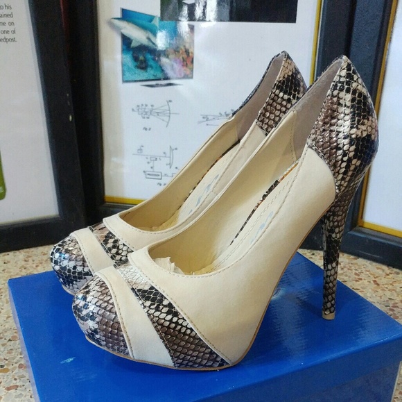 Snake Print High Heels - Picture 2 of 4